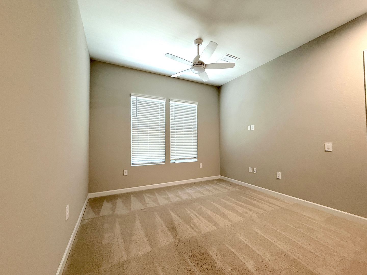 Building Photo - 5059 E Gallop Wy