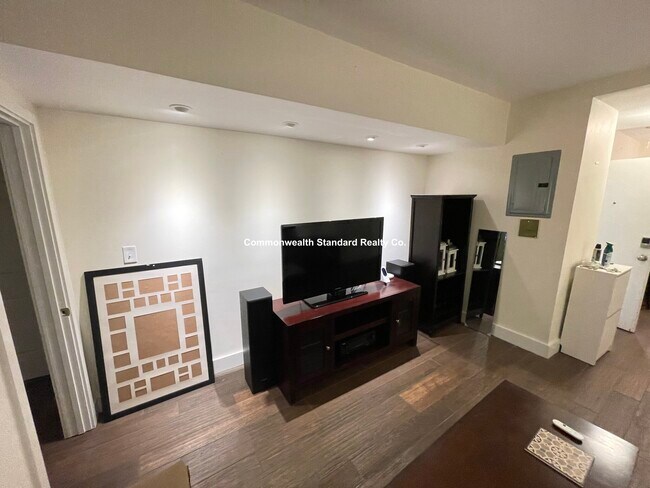 Building Photo - 48 Beacon St