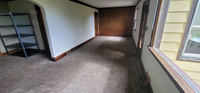 Building Photo - Duluth, MN - 4 bedroom - 2 bathroom