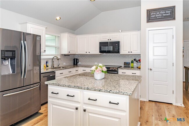 Building Photo - 303 Schuylerville Dr