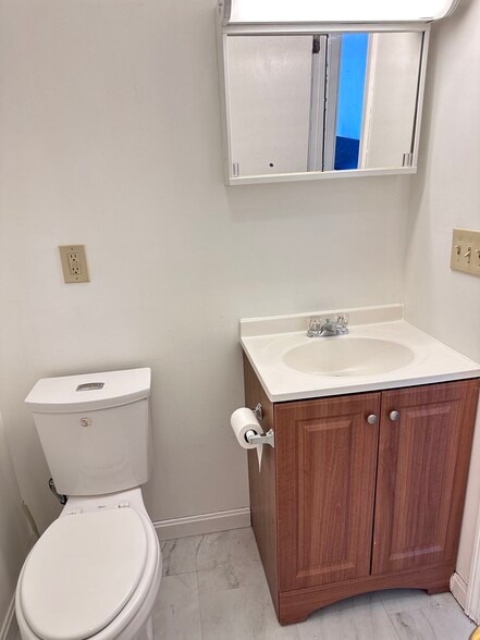 Full bathroom - 29 Renihan Mdws