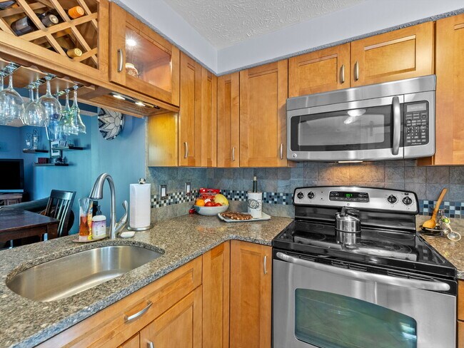 Building Photo - 1636 Fieldthorn Dr