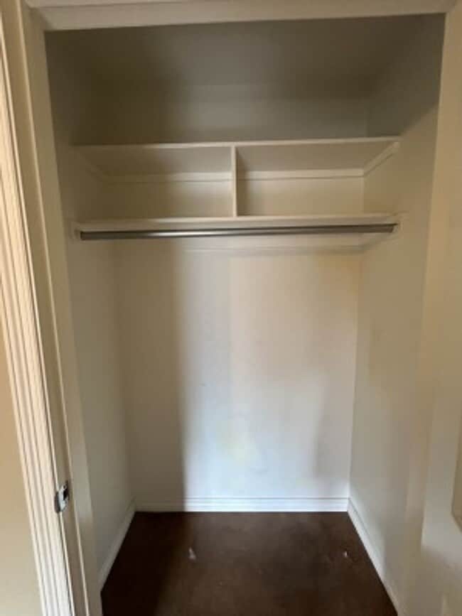 Building Photo - 2-bed/2-bath in a great location!