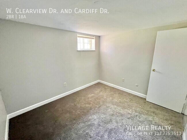 Building Photo - 81 W Clearview Dr