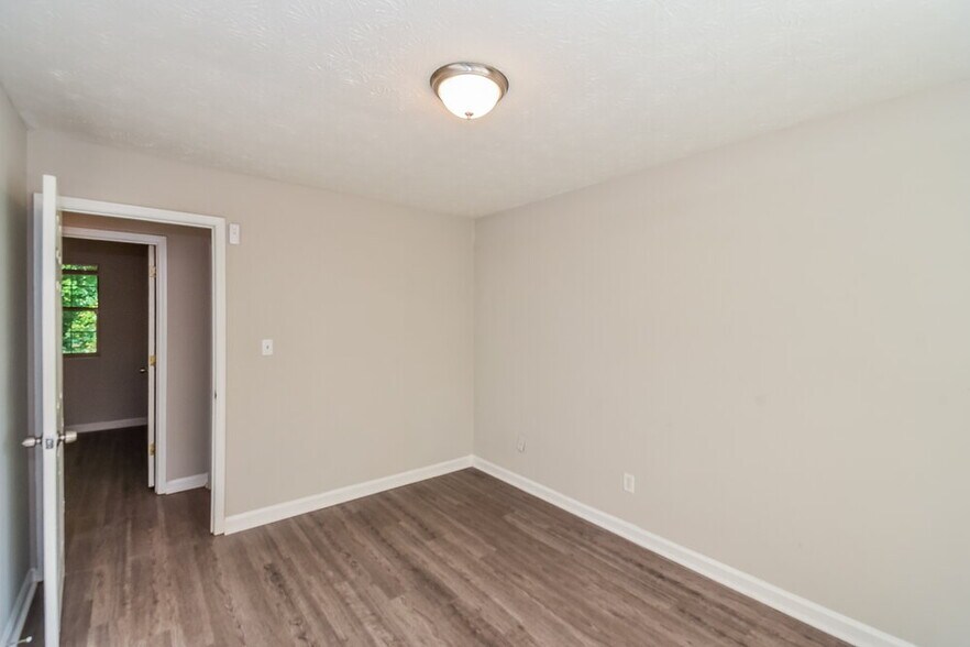 Building Photo - 3200 Carmel Dr
