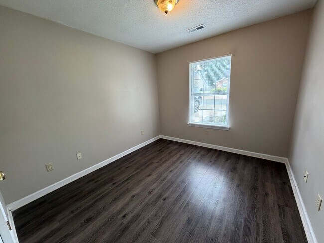 Building Photo - 46/48 Widgeon Way