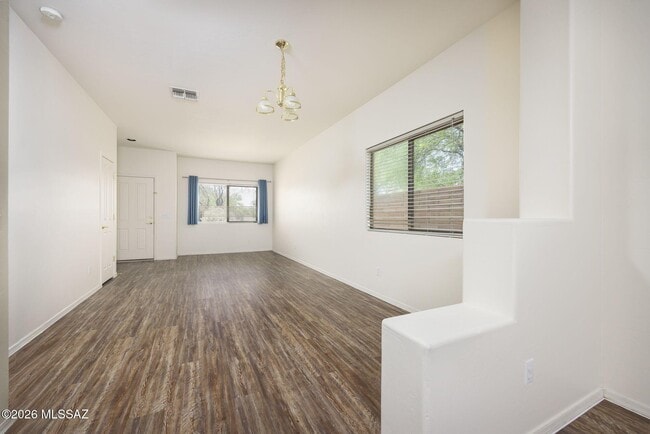 Building Photo - 8403 N Coyote View Ct