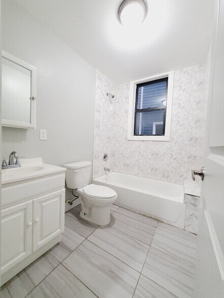 122 Randolph Ave 1L - 120 Randolph Ave