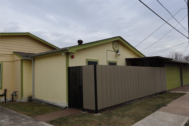 Building Photo - 7975 Booker St