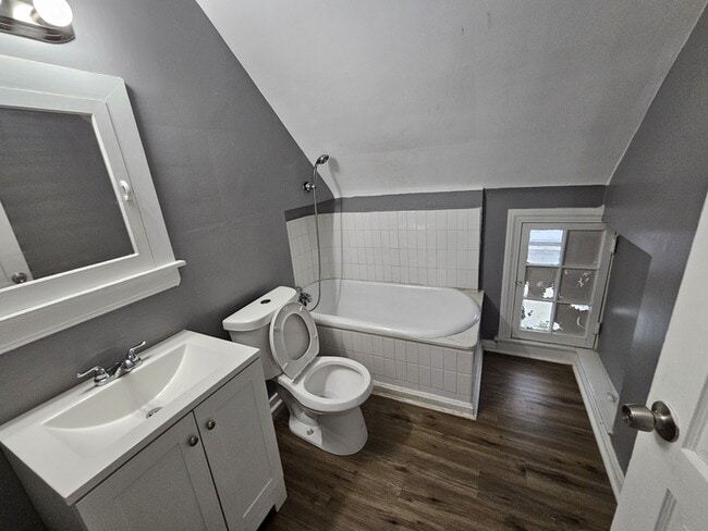 Building Photo - 3336 W 54th St