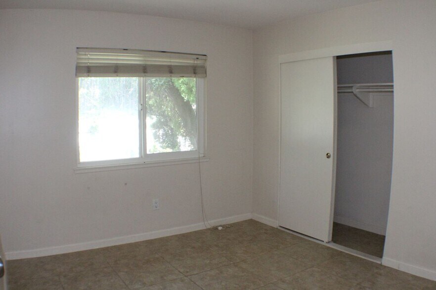 Building Photo - 3356 Valencia Hill Dr