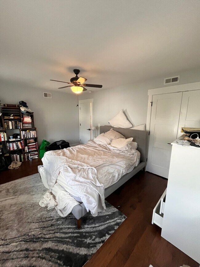 Building Photo - Lawrenceville 3 Bed, 2.5 Bath House with Parking for Lease July 1!