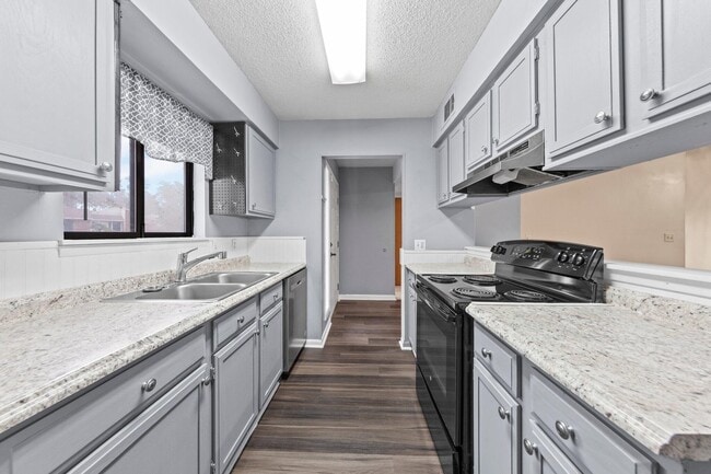 Building Photo - 208 Bartonwood Ct