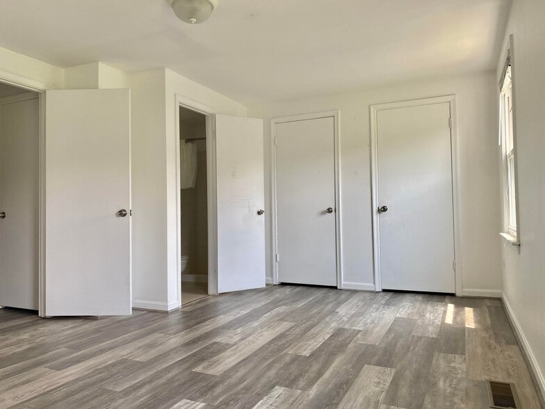 Building Photo - 7351 Crestleigh Cir