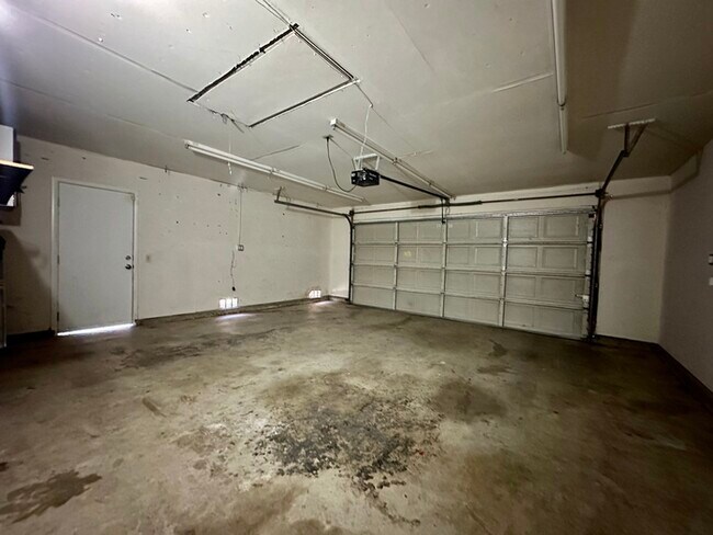 Building Photo - Charming 2 bedroom 2 bathroom home located in south Sacramento!