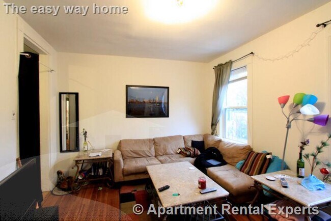 Building Photo - 147 Columbia St