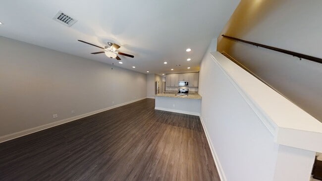 Building Photo - 3855 Academy Dr