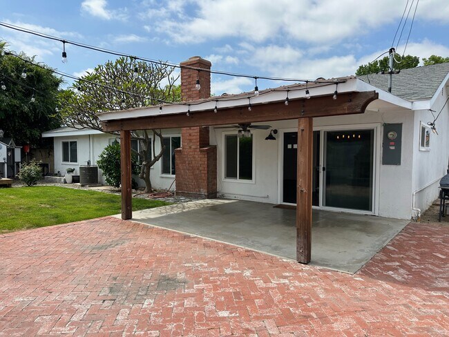 Building Photo - 2748 E Dorothy Pl