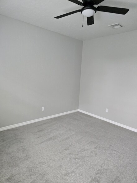 Building Photo - 12007 Ashford Dr