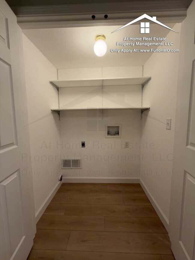 Building Photo - 1011-1013 Greystone Court