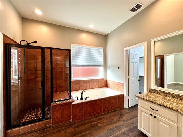 Building Photo - 615 Fallbrook Dr