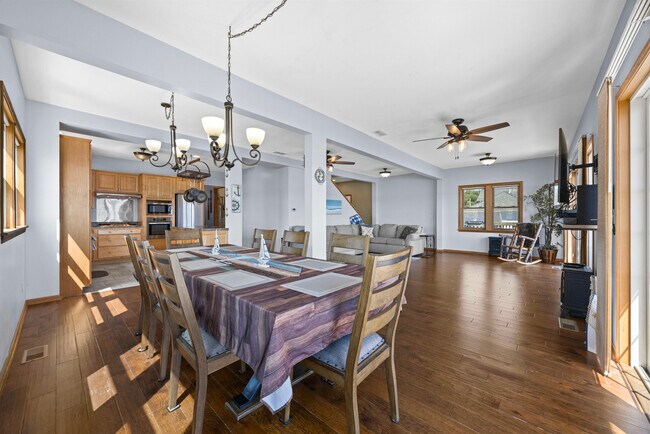 Building Photo - 15414 N River Beach Dr