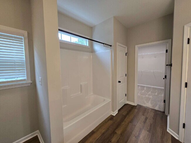 Building Photo - Beautiful 3-Bedroom Home with Bonus Room, Modern Finishes & a Huge Fenced Backyard