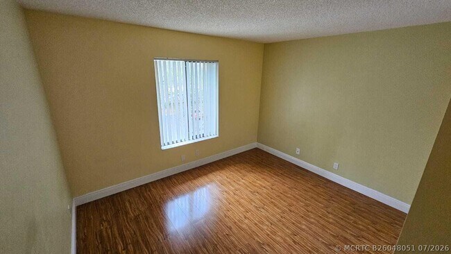 Building Photo - 205 Foxtail Dr