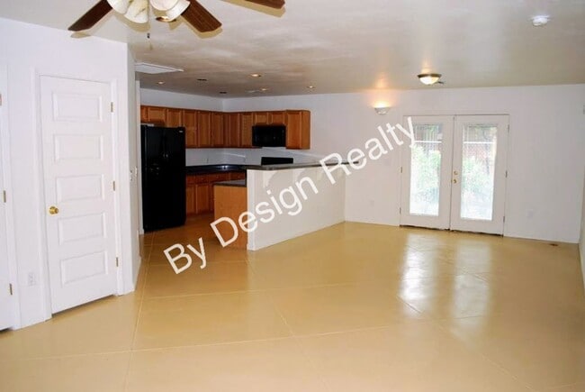 Building Photo - Modern 4 Bed 5 Bath Near UofA – Private Baths & Off-Street Parking