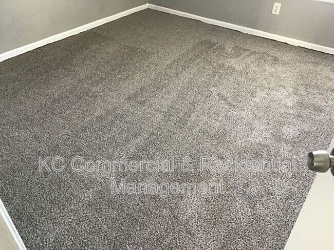 Building Photo - 208 W Meadow St