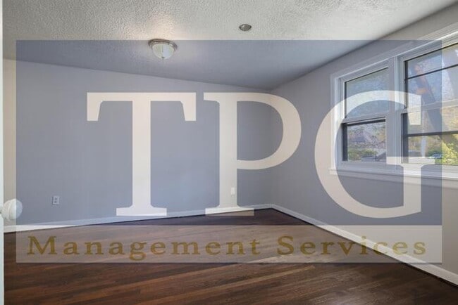 Building Photo - Newly Renovated, Pet Friendly Home in KCMO!