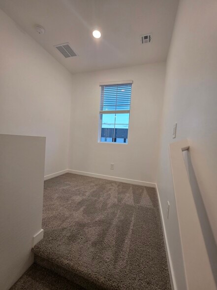 Building Photo - 8232 E University Dr