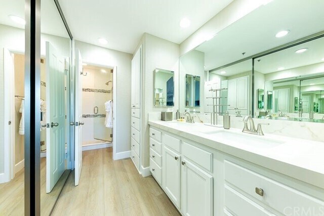 Building Photo - 420 Lake St