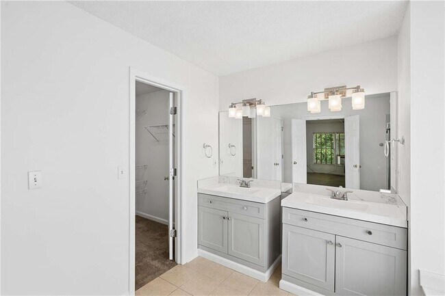 Building Photo - 6285 Barwick Ln
