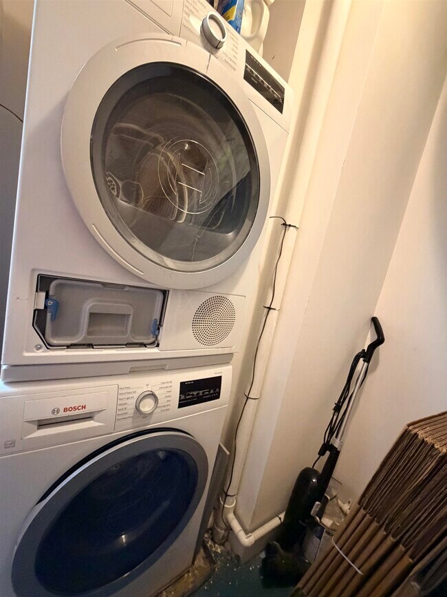 Building Photo - 689 Marin Blvd