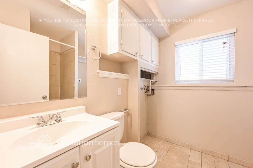 Building Photo - 4406 S Biscay Way