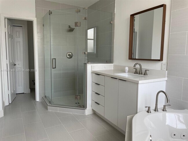 Building Photo - 11042 NW 48th Ln