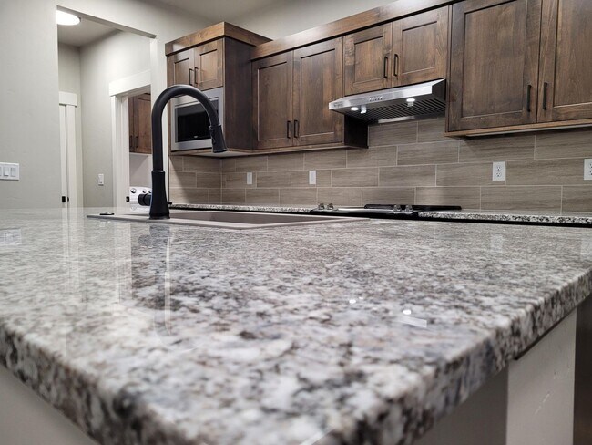 Building Photo - Stunning Townhome In Meridian!