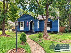 Building Photo - Charming Midtown Cottage