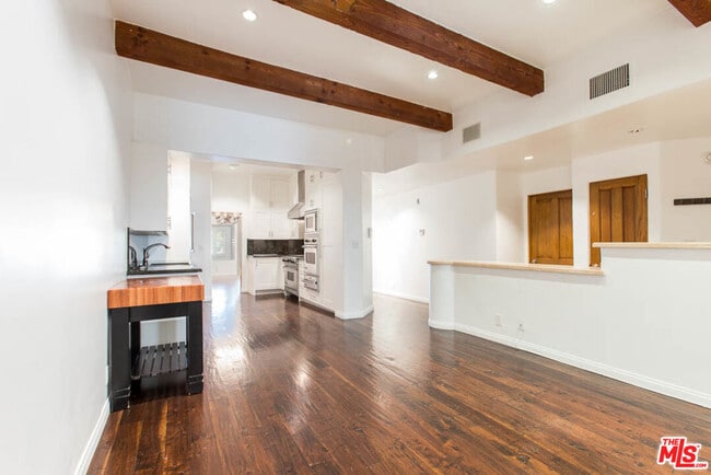 Building Photo - 15500 Sunset Blvd