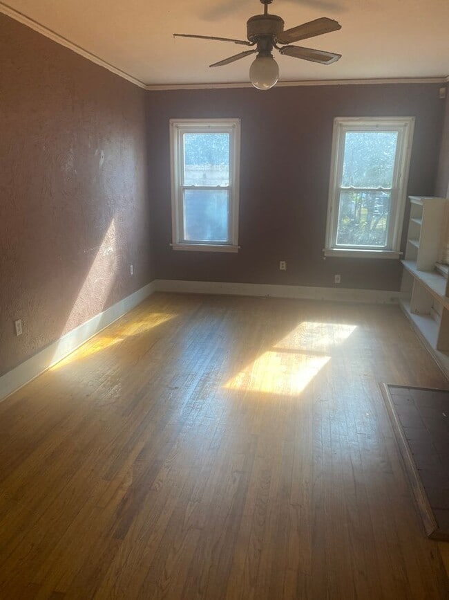 Building Photo - 1102 Murphy St