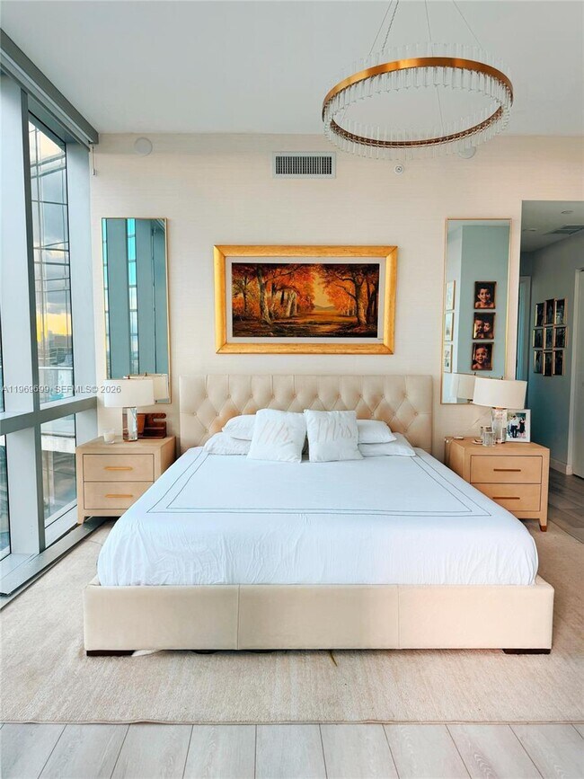 Building Photo - 851 NE 1st Ave