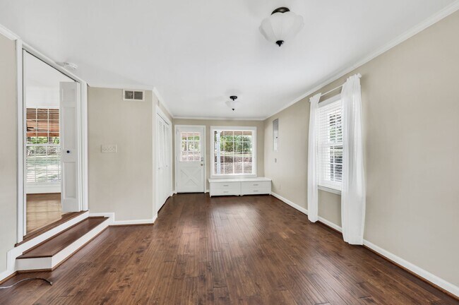 Building Photo - 5040 Stillwood Dr