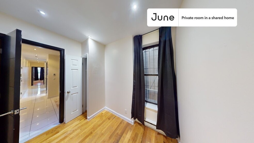 Building Photo - Private bedroom in 3 bed/1 bath Home