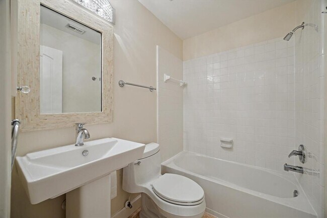 Building Photo - 1215 Campton Ct