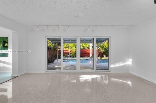 Building Photo - Beautiful home in quiet neighborhood