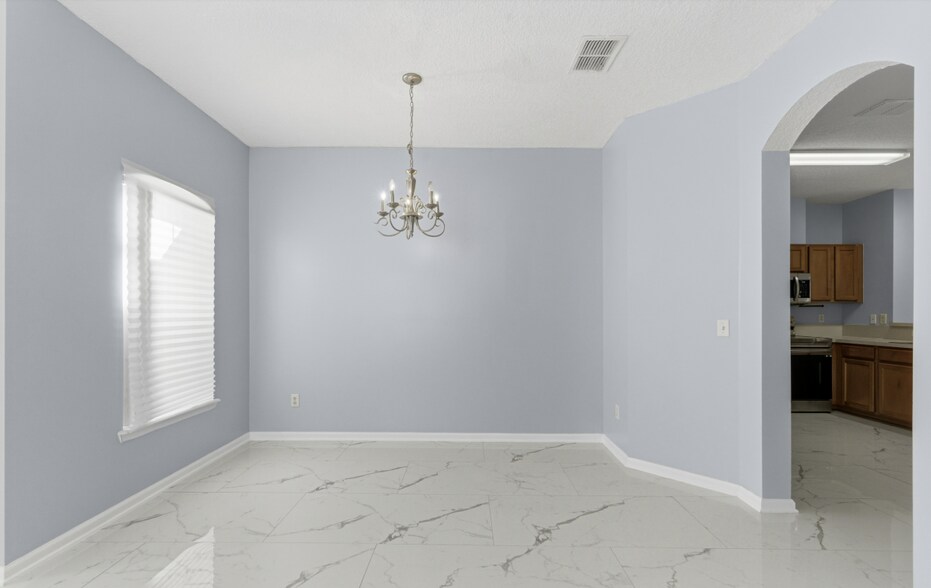 Building Photo - 14626 Falling Waters Dr