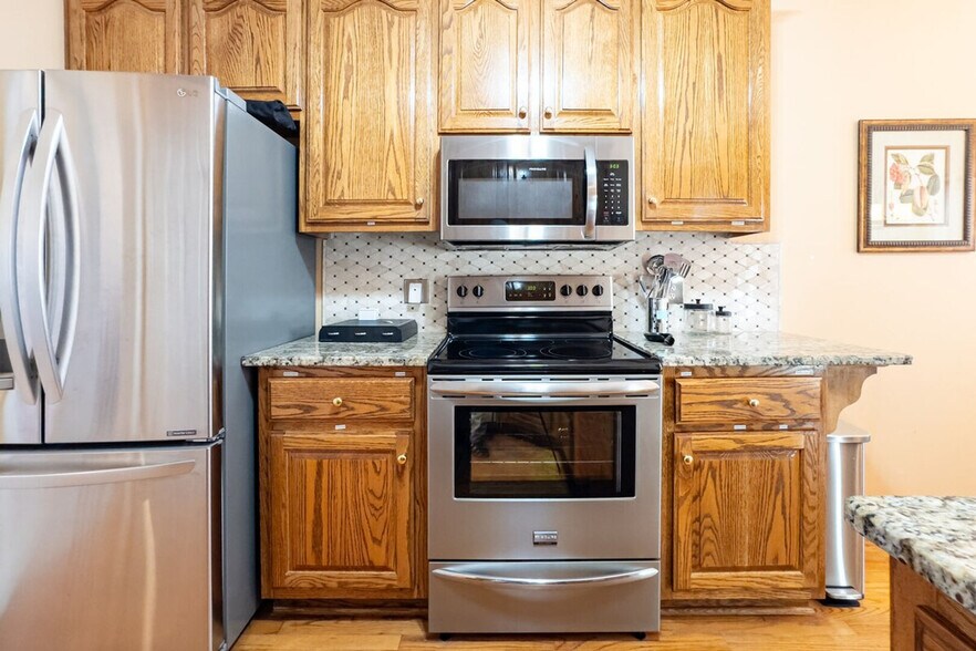 Building Photo - 530 Waterford Dr