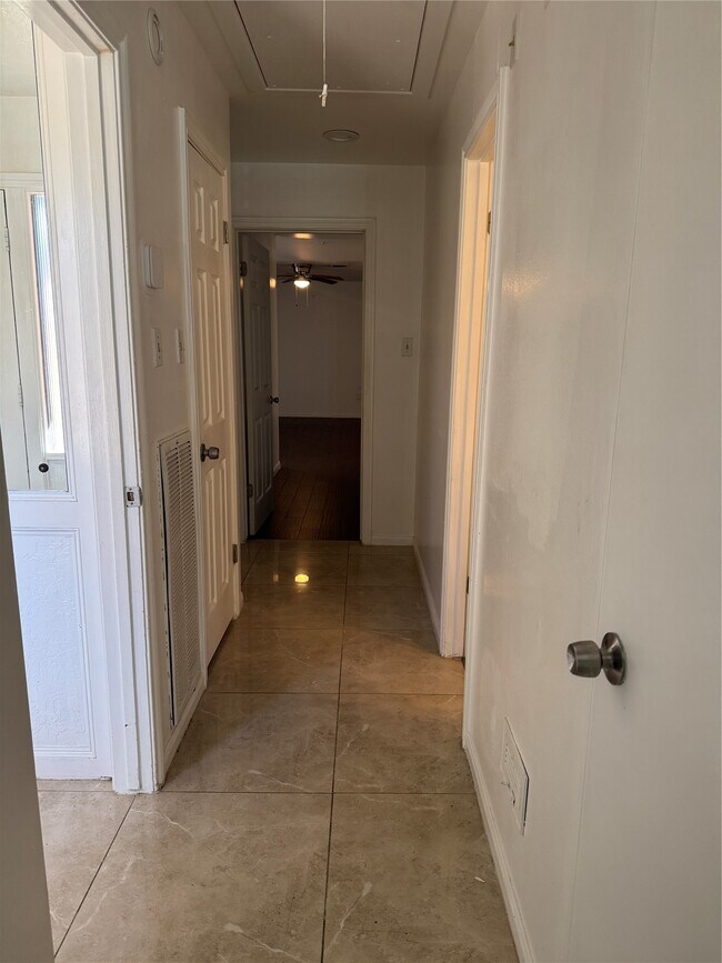 Building Photo - 7838 Vickijohn Dr