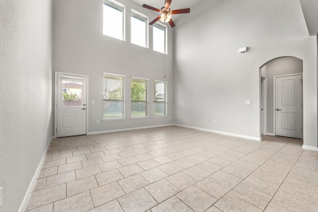Building Photo - 5903 Bridle Bnd